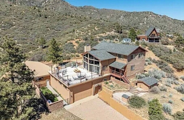 Relaxing 4-bedroom/5-bath house in the Hualapai Mountains above Kingman.
