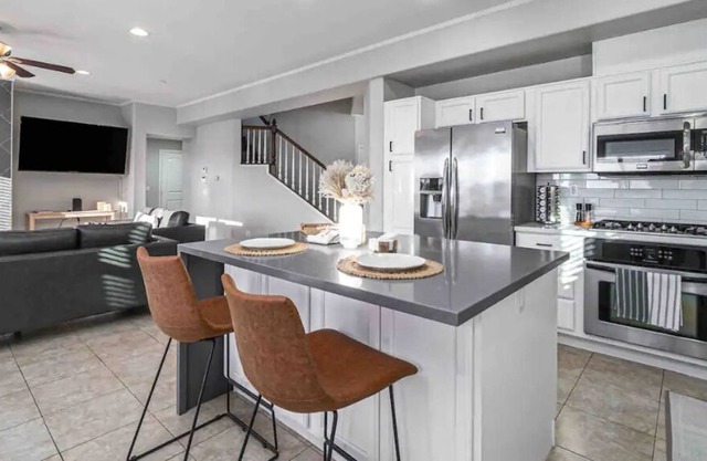 Relaxing, 4BD, 2 King Bed, Panoramic View & Hot Tub