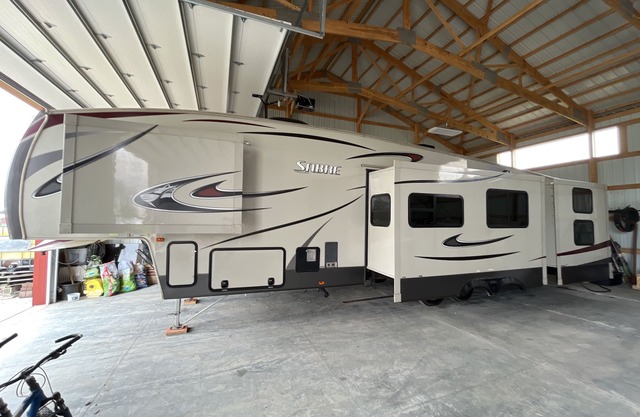 Relaxing 5th Wheel Camper for EAA