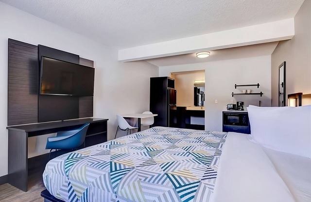 Relaxing Accommodation, Close to Century West Park! Pets Allowed, Free Parking