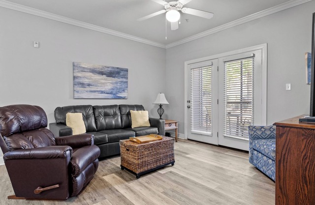 Relaxing Affordable Condo Near Beach, Owa and Ballfields!