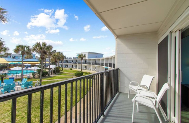 Relaxing Airy Beach Retreat, Perfect for a Peaceful Getaway Escape
