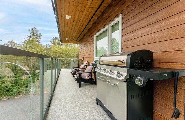 Relaxing Aloha style 3 bedroom condo with King bed