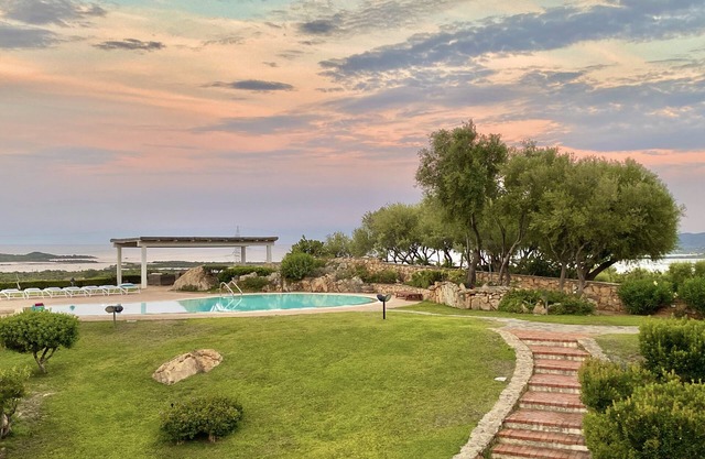 Nr. 5. Fantastische Wohnung mit Pool, Panoramablick, 5 Minuten vom Strand entfernt