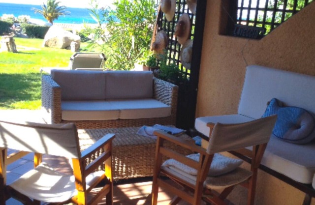 Entspannen Sie im Grünen - Golfo di Marinella apt. Veranda, Schwimmbad, freie Strände, Parkplatz