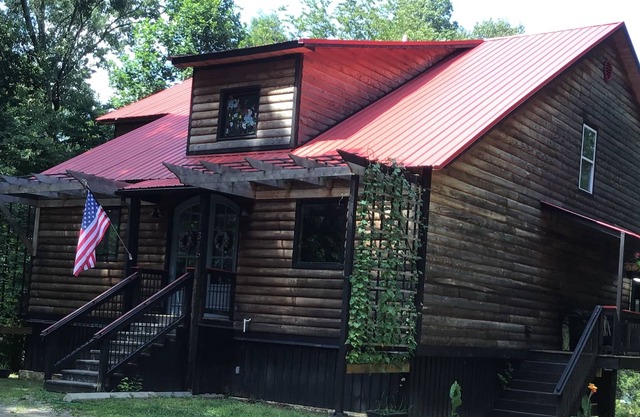 RELAXING & BEAUTIFUL Log Cabin home 4 Bedroom 3 Bathroom Lakeside
