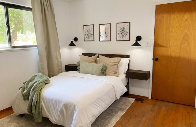 Relaxing Bedroom & Bathroom in Safe Neighborhood