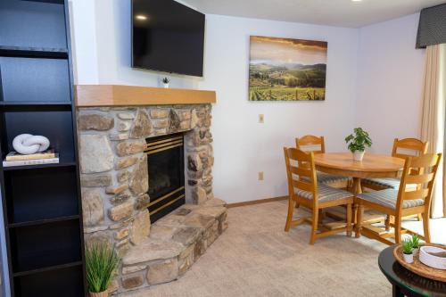 Relaxing Busy Bee C-7 by Simple Life Rentals