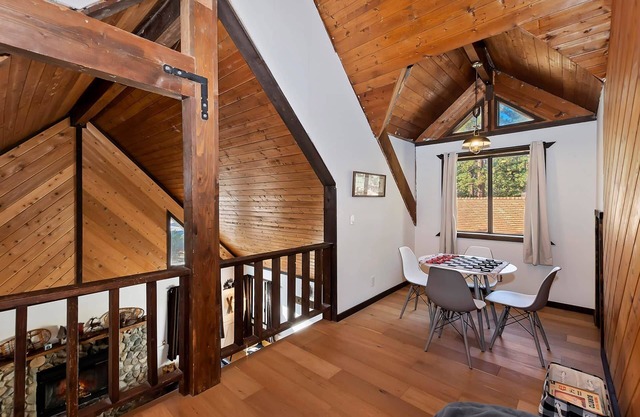 Relaxing Cabin Comforts with Modern Amenities.