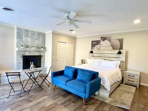 Relaxing Casita Stay in Cottonwood with Games and Fireplace