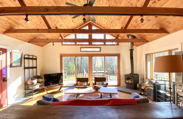 Privates Catskill Mountain Gästehaus. Licht und Waldblick