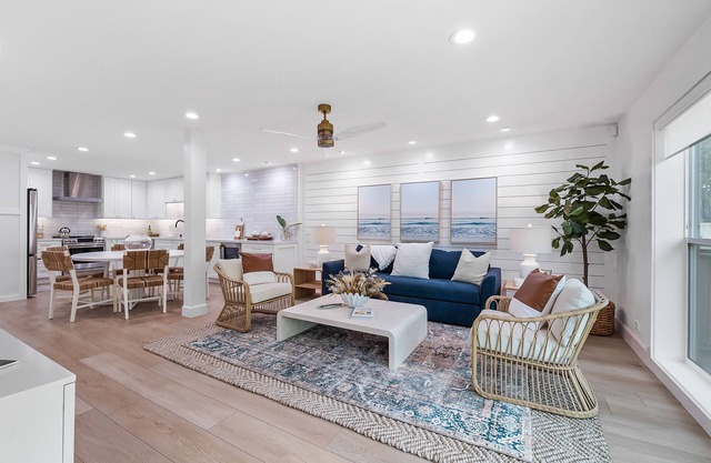 Relaxing condo near beach with washer/dryer, on-site pool, hot tub