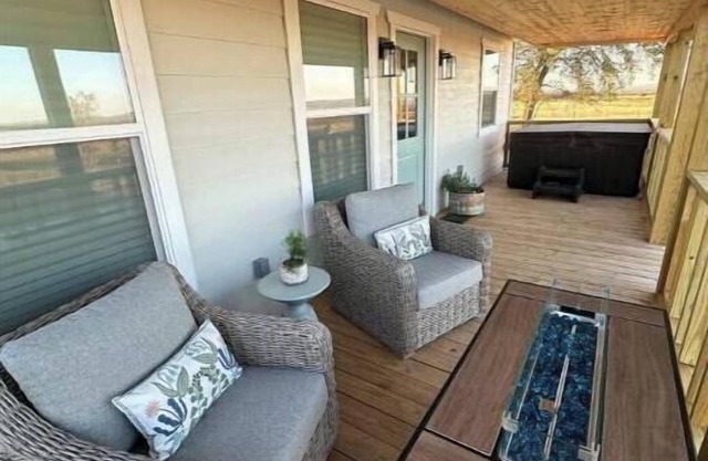 Relaxing cottage with private hot tub and firepit in the heart of wine country