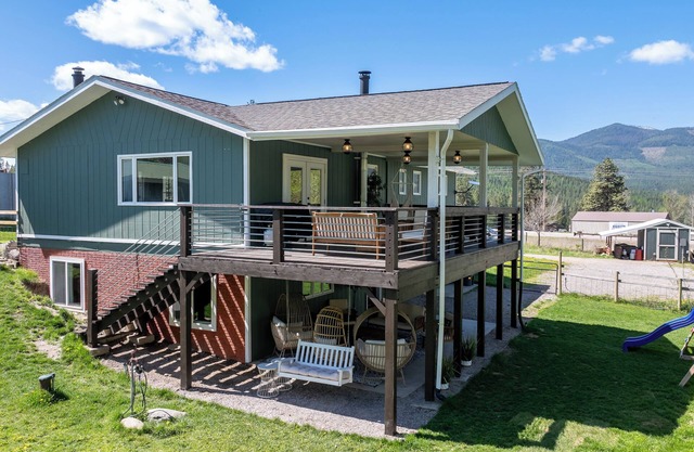 Ultimate Friends & Family Getaway: Creek, Hot Tub, Pond & Games