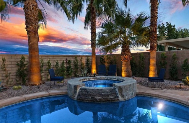 Relaxing Desert Getaway: 3BR, Pool, Hot Tub
