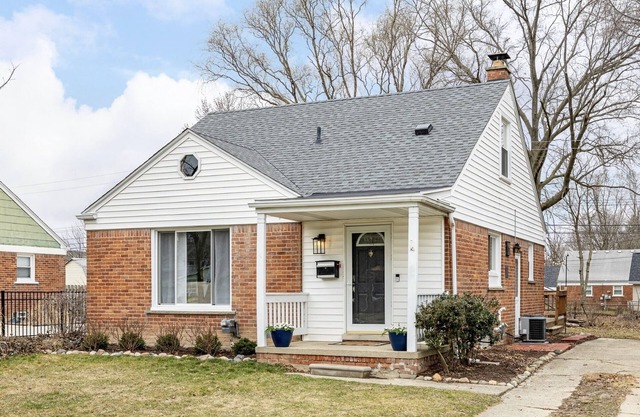 Relaxing Downtown Plymouth Bungalow, centrally-located for up to 6 guests