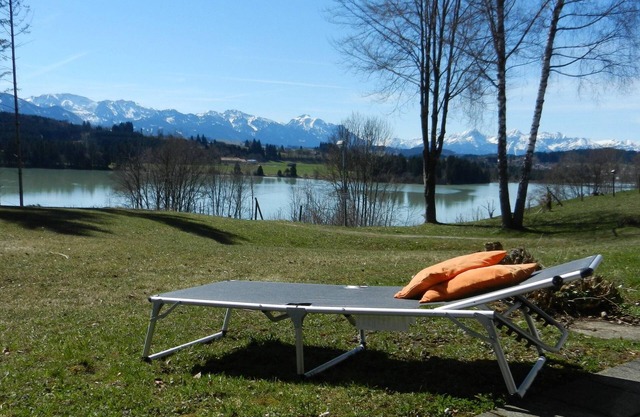 "Erholsamer Familienurlaub am malerischen Lechsee – Feriendorf Hochbergle!"