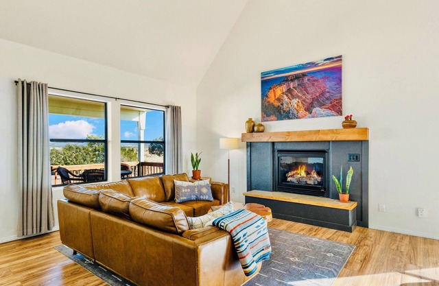 NEW* The Desert Ruby Family Getaway | 30 Mins to Canyon -Sunsets and Starry Nights