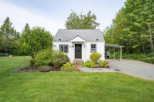 Relaxing Farm Retreat- Fresh Eggs with Every Stay!