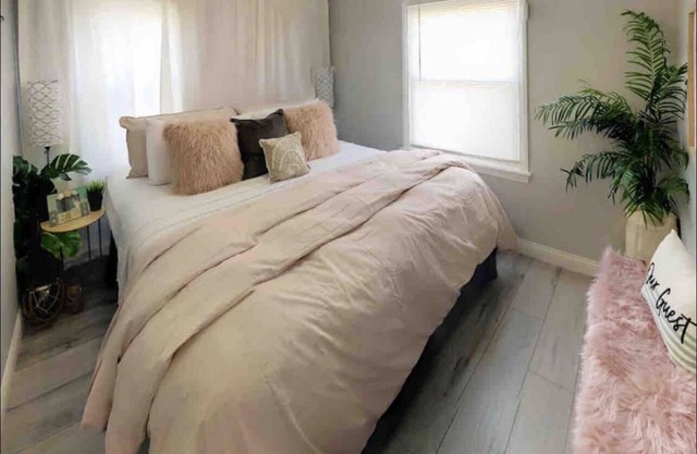 Relaxing Get Away| King Bed| Netflix| Washer Dryer