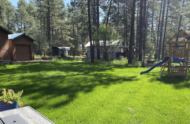 *Relaxing get away & large entertaining backyard*