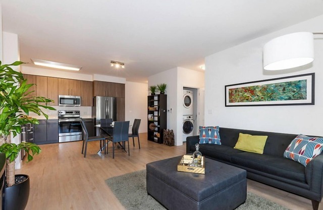 Relaxing Getaway: 1 Bedroom Condo with Hot Tub and Spa