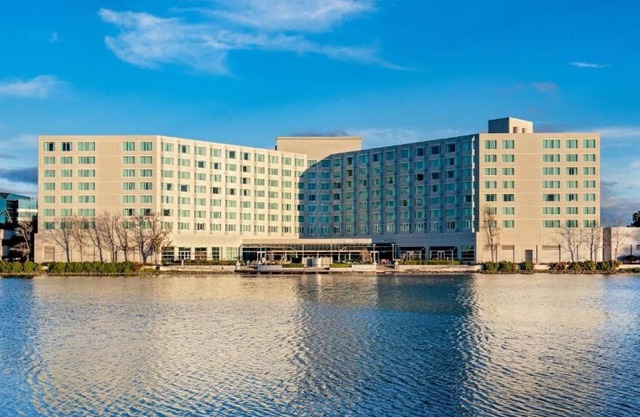 Relaxing Getaway Awaits! 2 Modern Units, Waterfront Lagoon View, Pets Allowed!