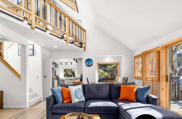 Schwan Lagoon Home - stunning views!