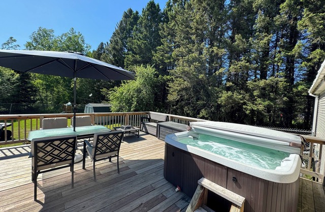 Relaxing getaway with fenced in yard & hot tub!