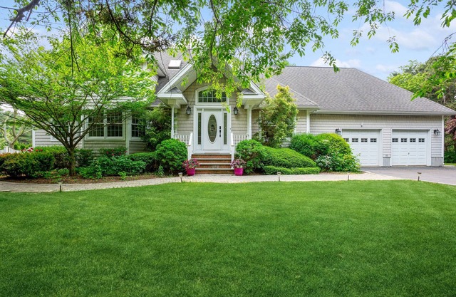 Relaxing Hamptons Oasis