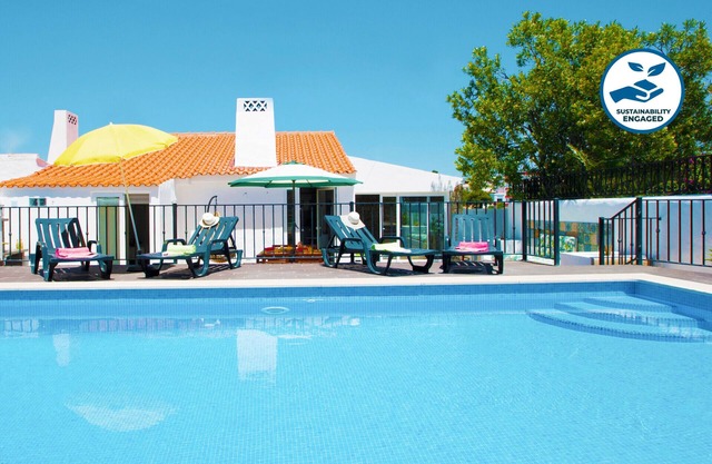 Relaxing holidays w/ heatable pool