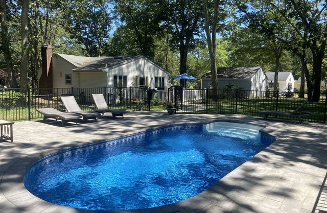 Entspannendes Haus mit Pool und Privatstrand