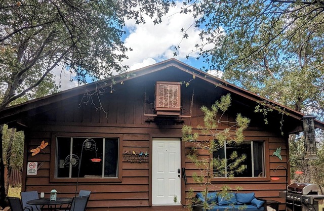 Relaxing house on 8 acres with trails, bird garden & tours Ramsey Canyon Retreat