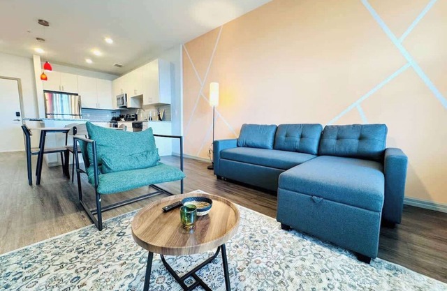 Relaxing King Bed, Pets Welcome, 15 Min to Parks