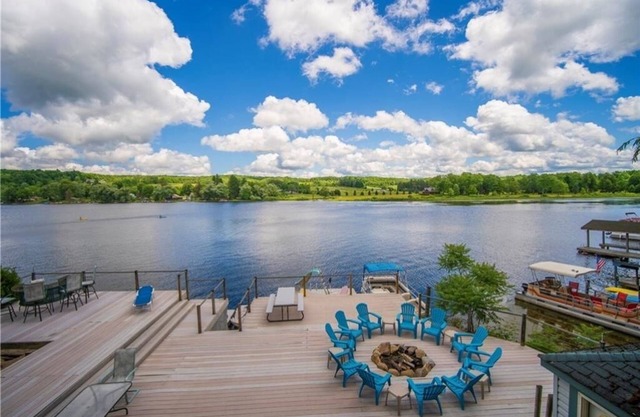 Relaxing Lake Front Property