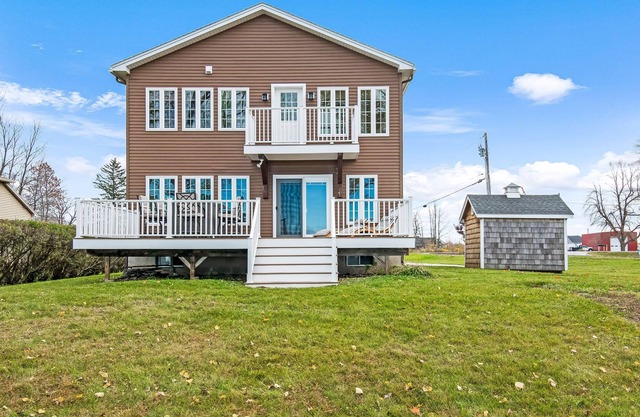 Relaxing Lake House with private beach on beautiful Lake Champlain.