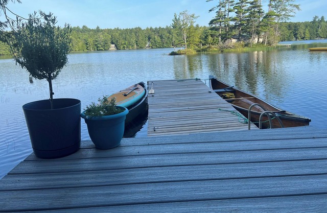 Relaxing lake retreat boating, swimming, paddle boarding near Acadia National Pk