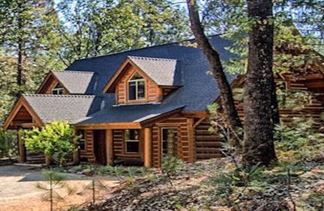 Elegante Hütte am Shasta See mit Pool