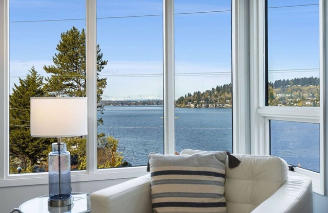 Relaxing Lakeside Haven