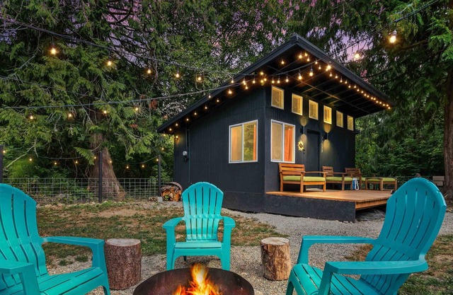 Relaxing, Magical Forest Tiny Home - Fully Fenced