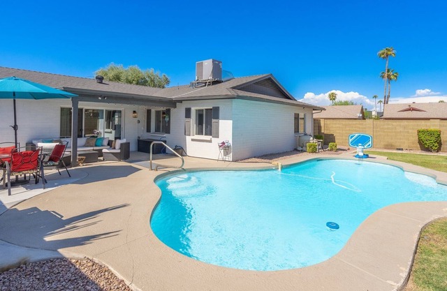 Relaxing Mesa Poolside Retreat, Near Tempe!