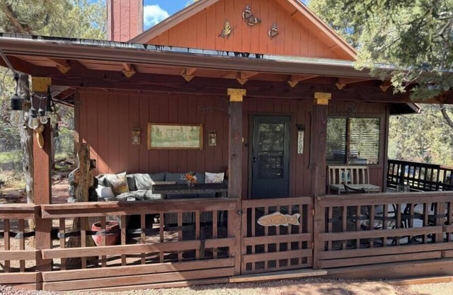 Relaxing Mountain Getaway, Rivers, Fishing, Trails, Waterfalls, Hiking, Cabin