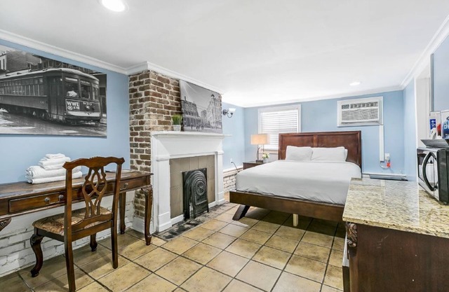 Budget Friendly Room Next to City Park