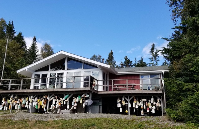 Entspannendes Anwesen am Meer mit malerischem Hafenblick