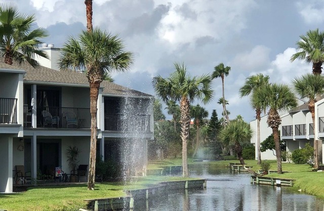 Entspannender Meerblick: Sea Winds Beach Condo