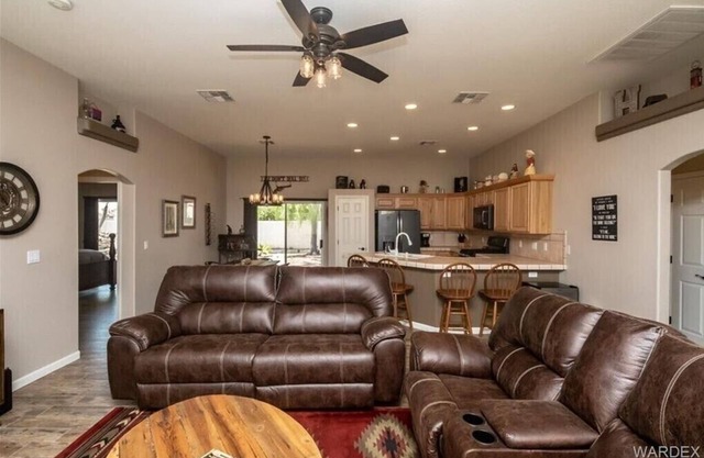 Relaxing Palo Verde Shores Home - Close-by Rotary Park Walking Distance to River