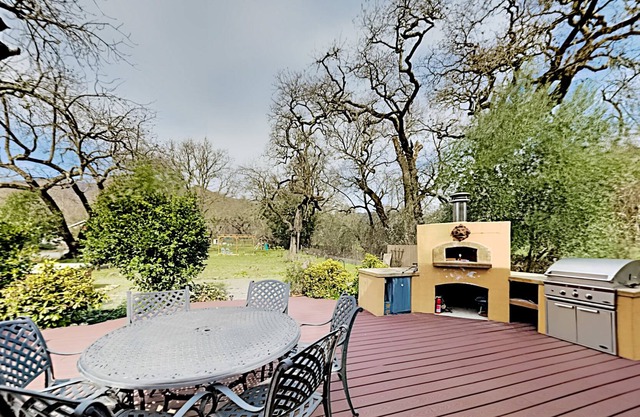 Relaxing Paradise | Private Hot Tub | Outdoor Kitchen & Bocce Ball