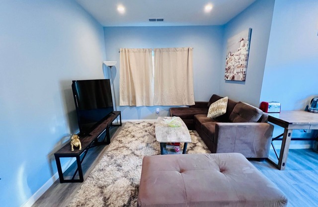 Relaxing Pet Friendly 3BR Near Biotech, City