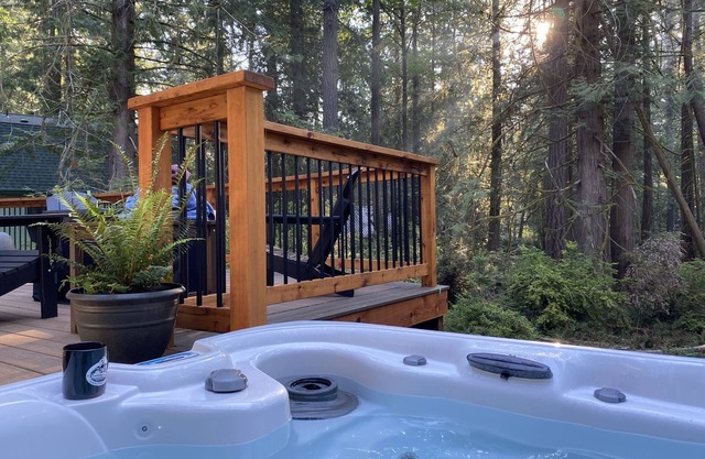 Relaxing PNW island getaway with hot tub, fire pit, miles of trails & beaches.