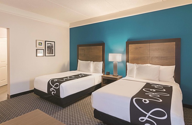 Relaxing Queen Room near UCF w/ Pool Access – Short Walk